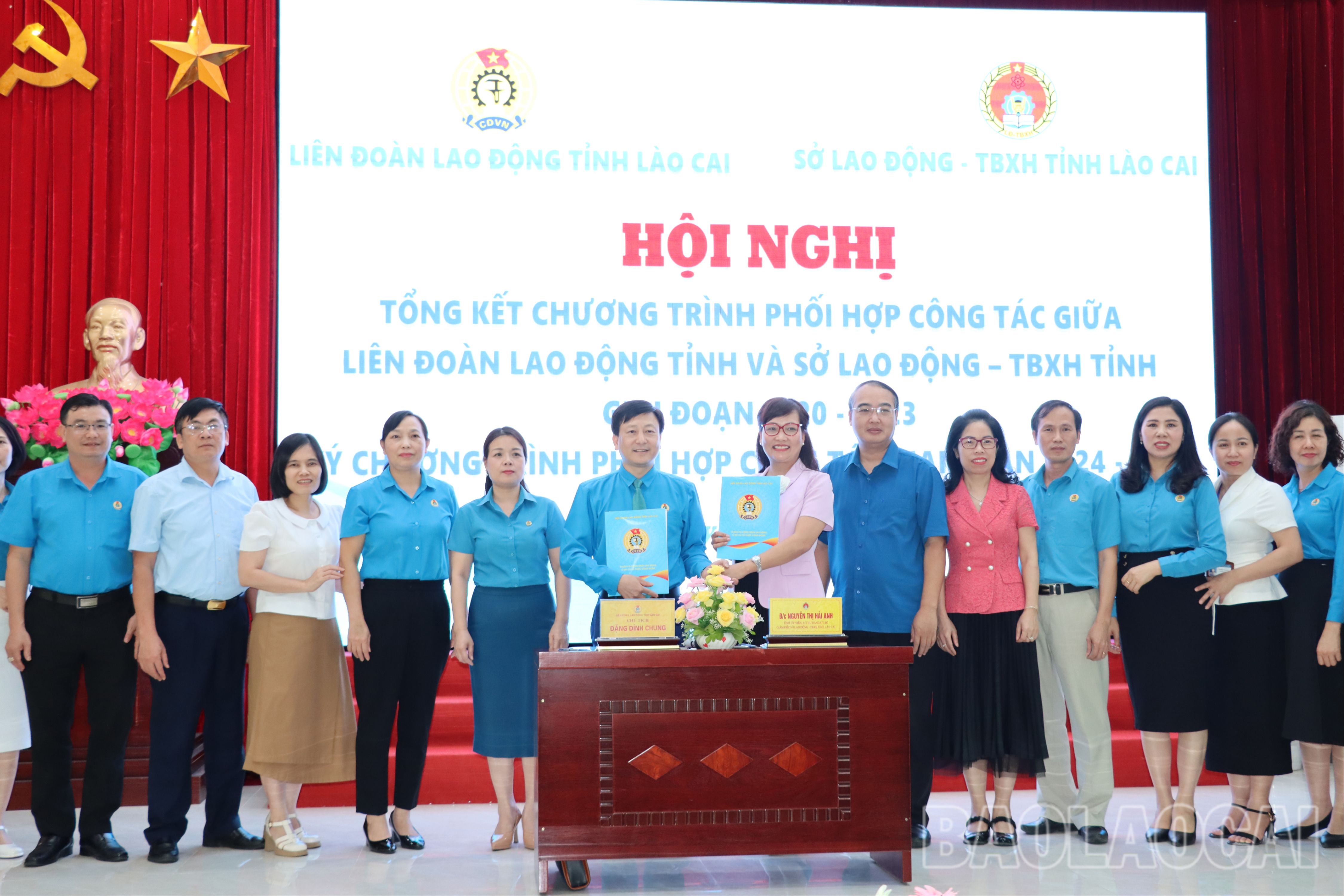 Lãnh đạo 2 cơ quan ký kết chương trình phối hợp công tác. IMG_7531.JPG
