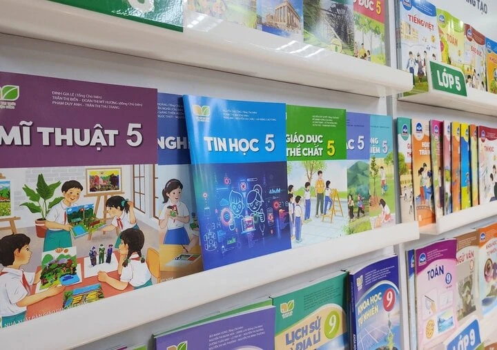 Từ 1/7 sẽ áp quy định mức giá mới với sách giáo khoa. (Ảnh minh hoạ)