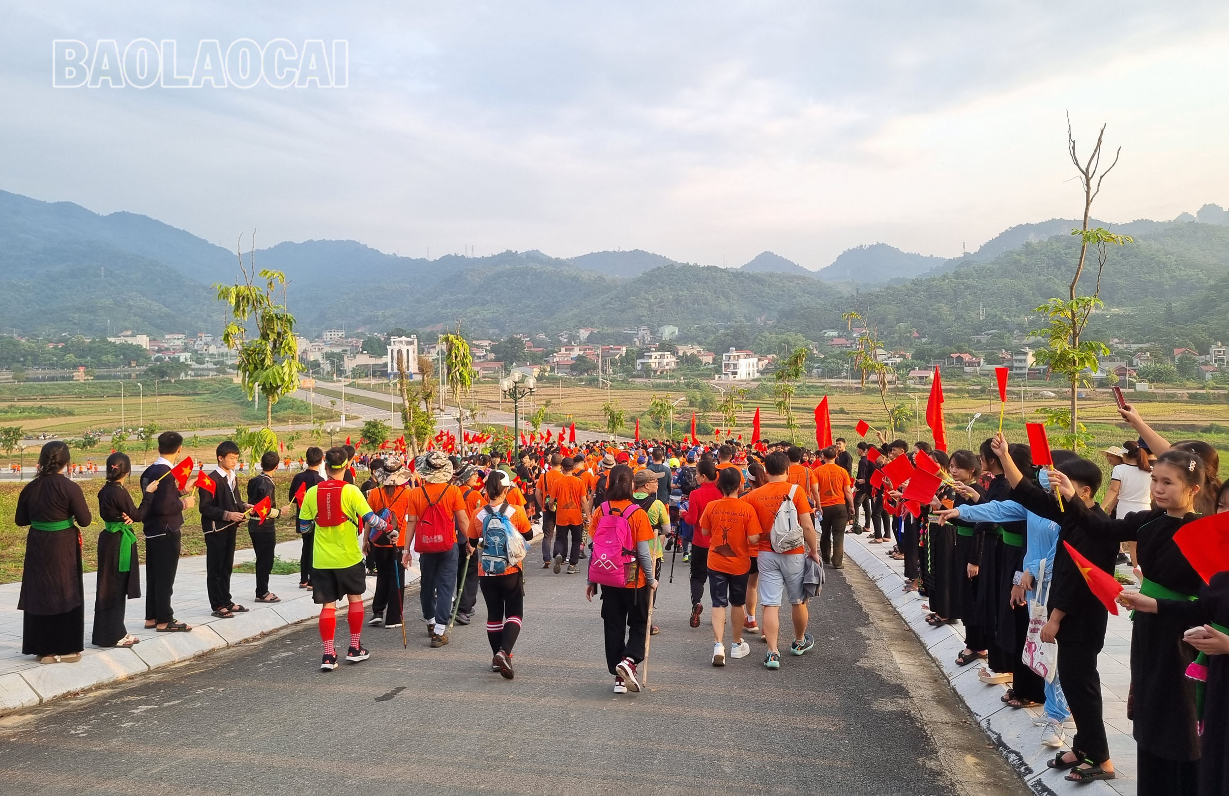 Thời tiết sáng 21/10 tại Văn Bàn rất ủng hộ các vận động viên tham dự giải. A1 (1).jpg