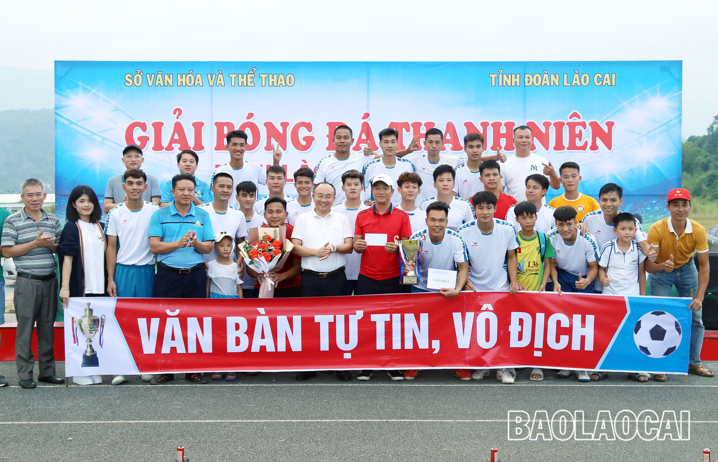Đội bóng huyện Văn Bàn xuất sắc giành chức vô địch. A1.jpg