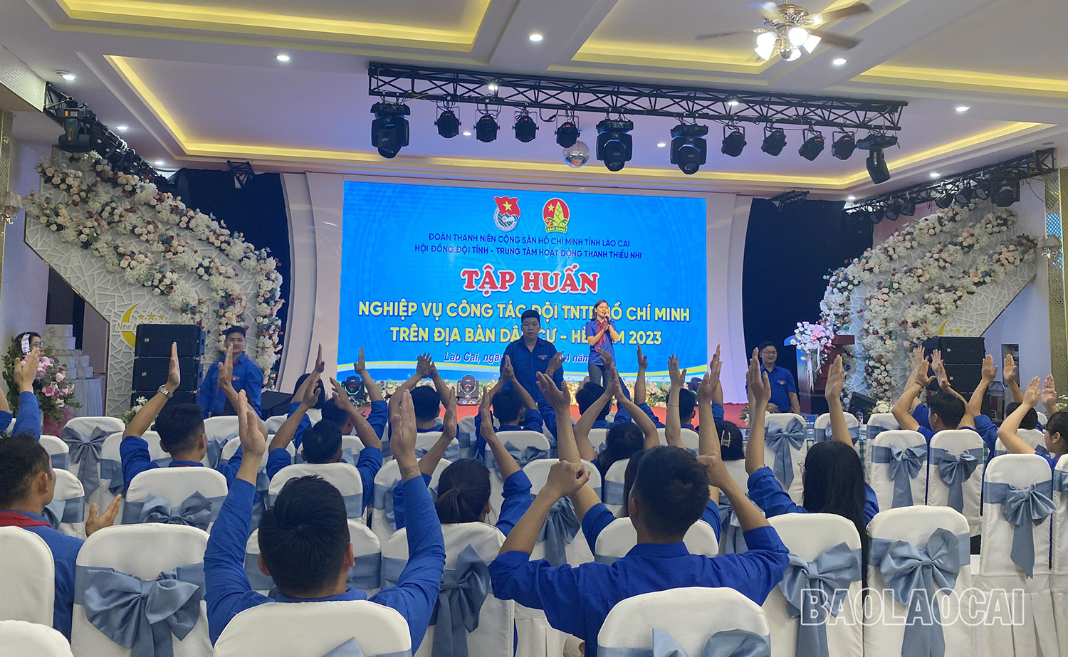 Quang cảnh chương trình bế mạc. doi 1.jpg