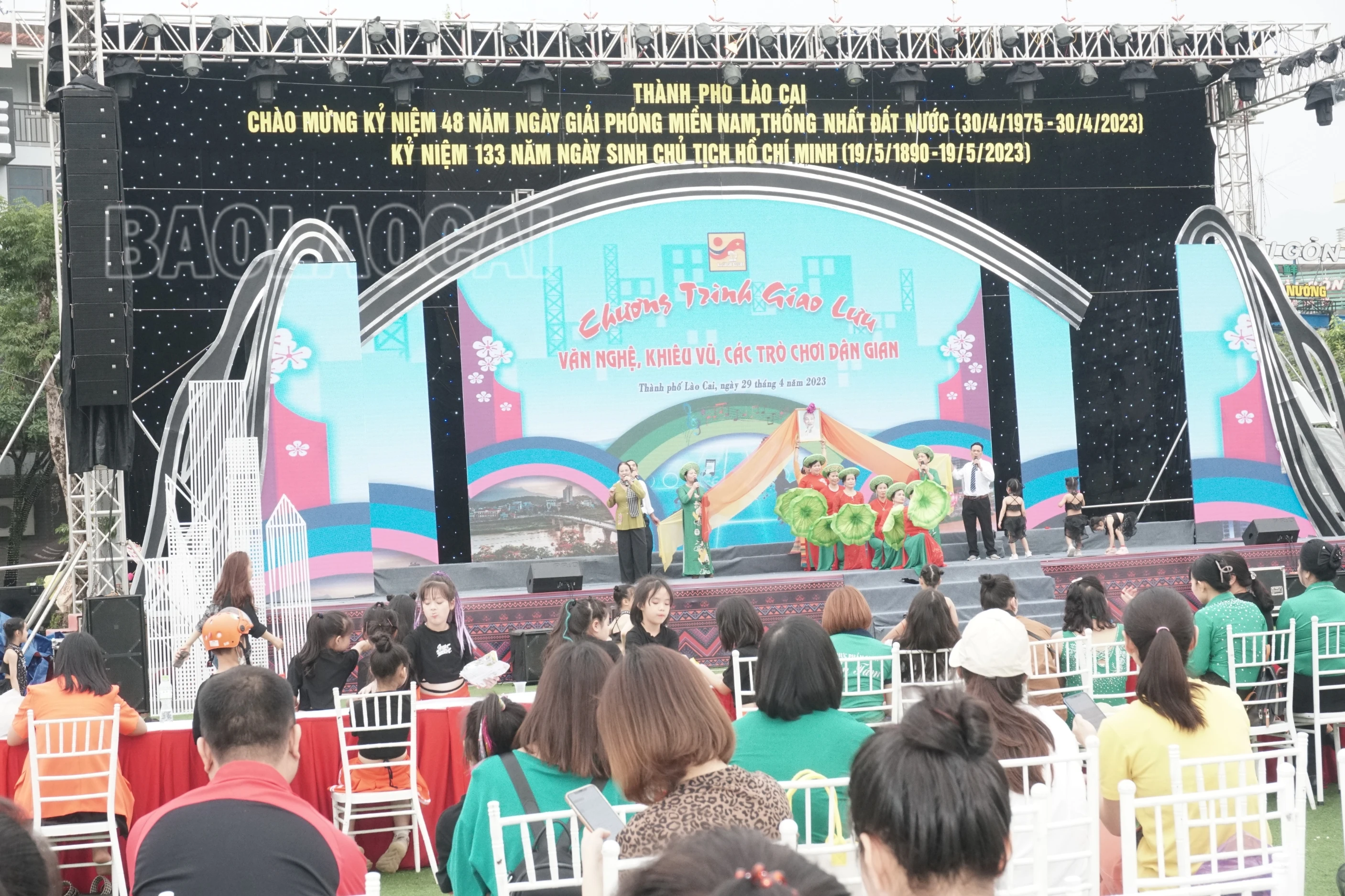 quanh cảnh chương trình giao lưu.jpg