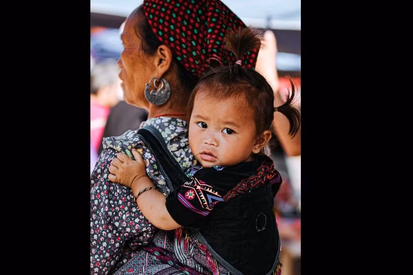 Phụ nữ và trẻ em thuộc nhóm yếu thế trong xã hội, dễ bị rủi ro và đối xử bất bình đẳng.