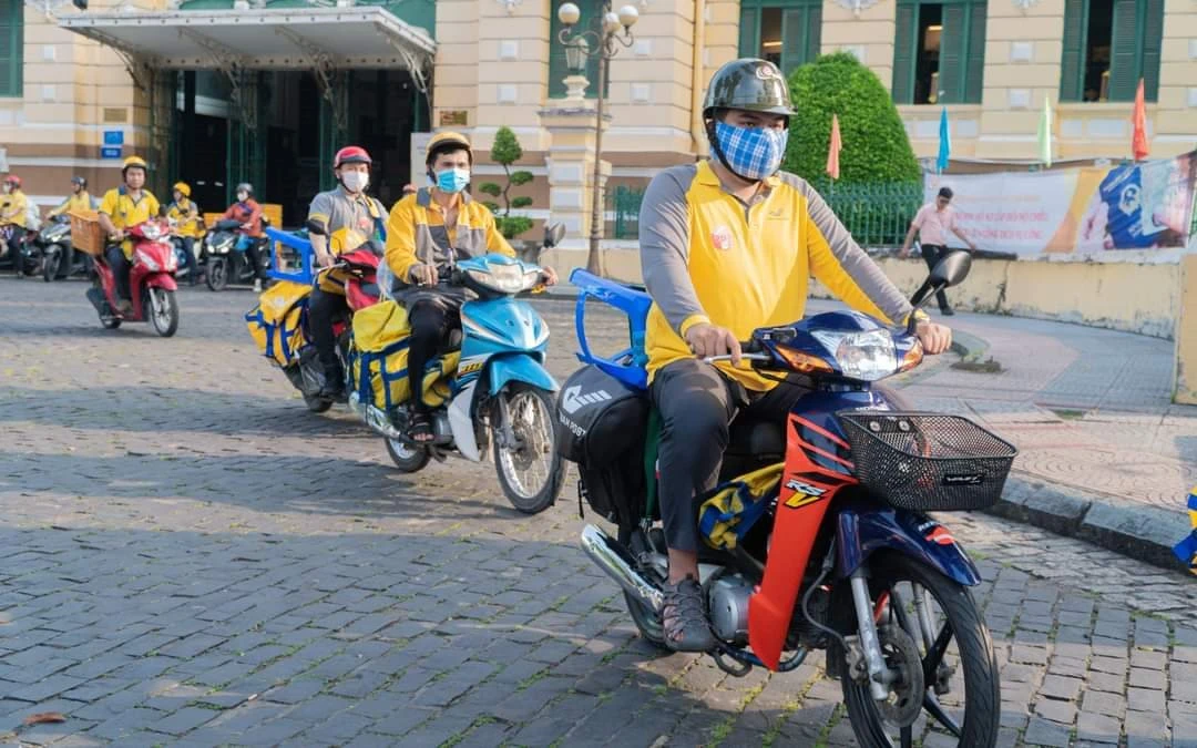 Gần 300 thí sinh dự thi các nội dung thể hiện nghiệp vụ vận chuyển của mình.