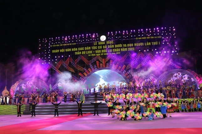 Chương trình nghệ thuật Khai mạc Ngày hội văn hóa các dân tộc có số dân dưới 10.000 người.