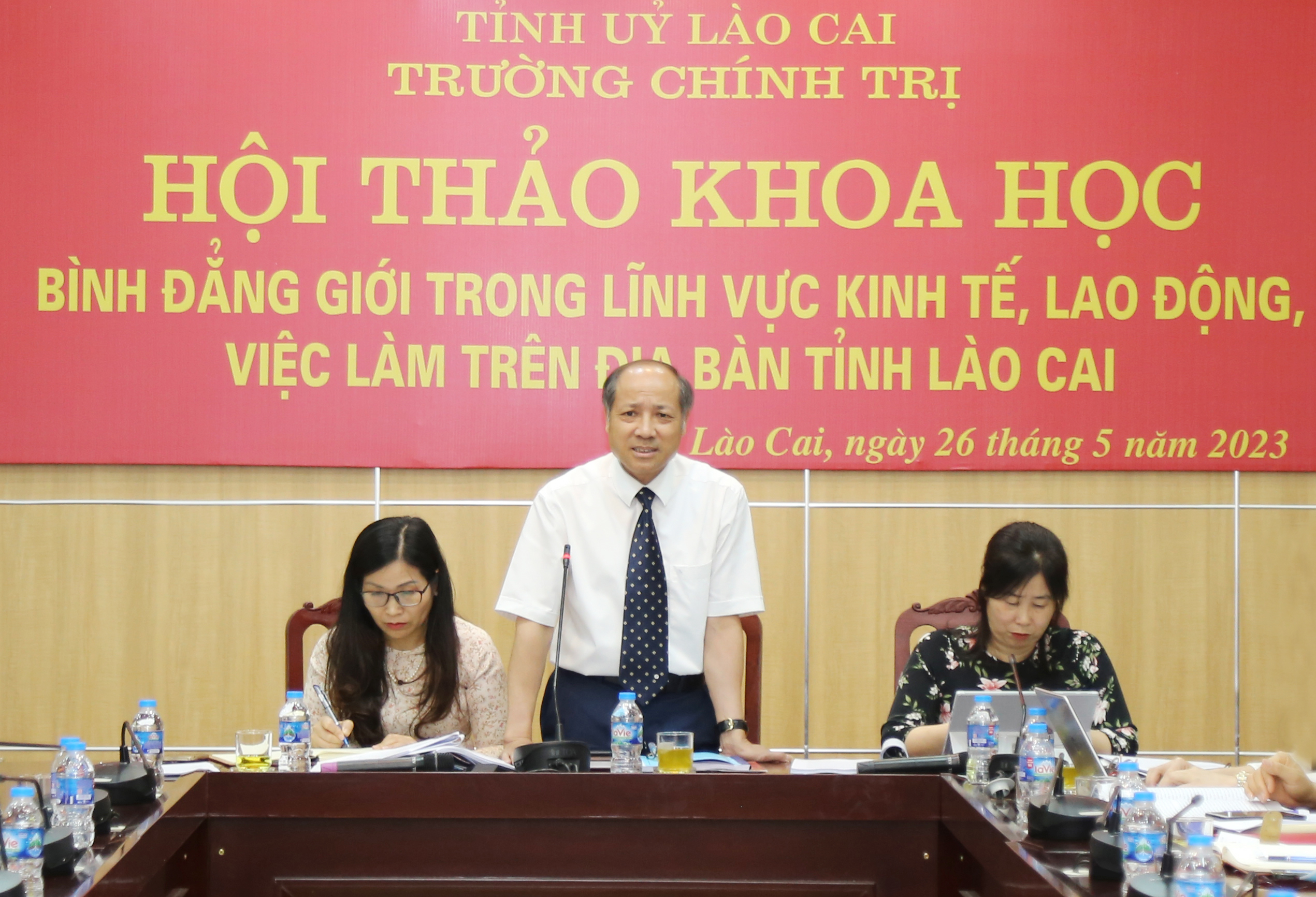 Lãnh đạo Trường Chính trị tỉnh phát biểu tại hội thảo. 1179.jpg