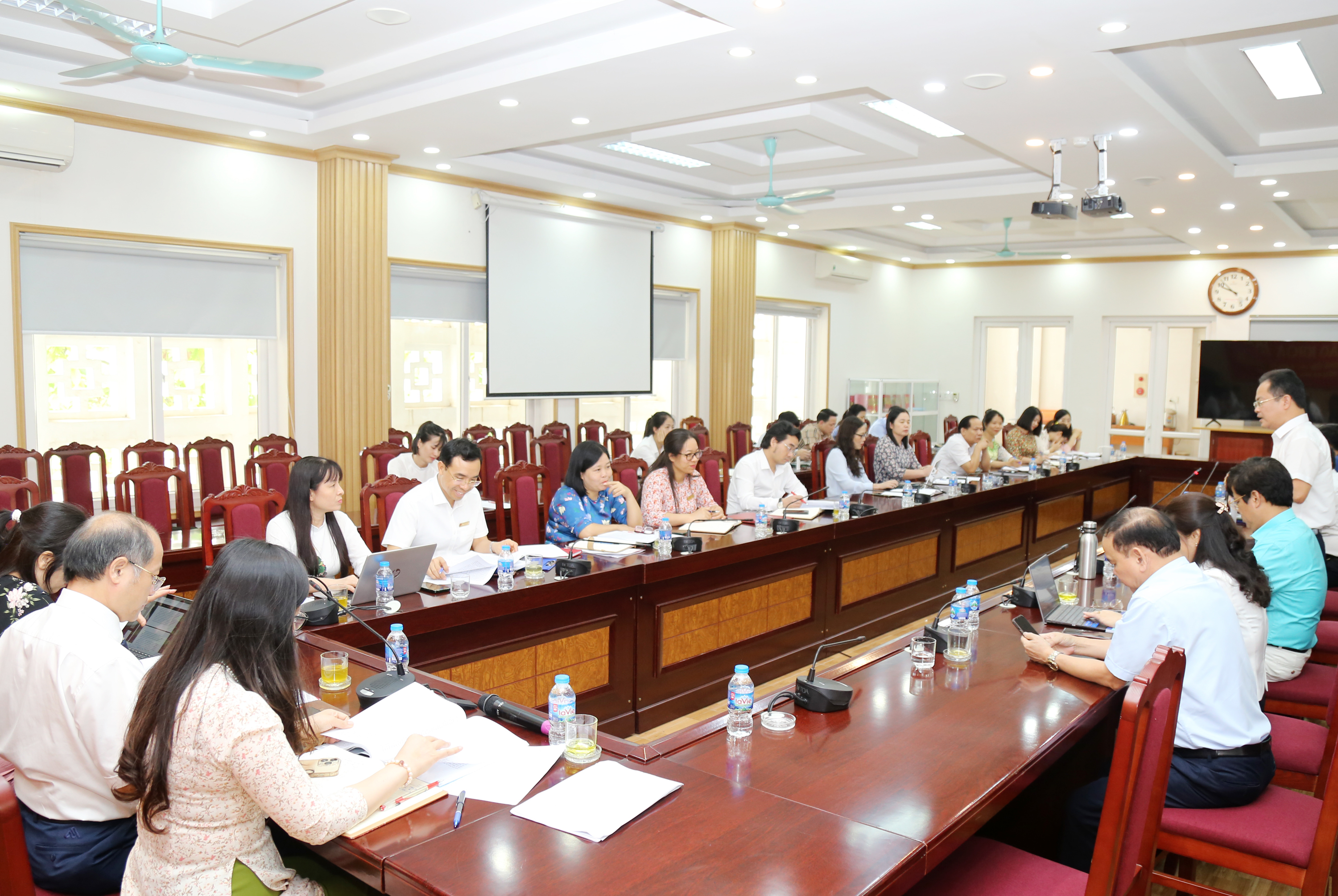 Đại biểu tham dự hội thảo. 1198.jpg