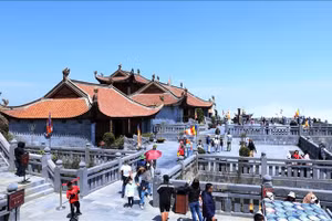 Sa Pa tạm dừng các hoạt động du lịch ngoài trời