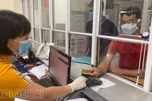 Người dân chỉ cần mang theo căn cước công dân gắn chíp để đăng ký khám, chữa bệnh