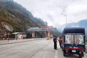 Đã thực hiện tạm dừng thu phí Dự án đường nối cao tốc Nội Bài - Lào Cai đến Sa Pa đúng khung giờ được UBND tỉnh duyệt