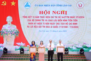 Đặc biệt coi trọng công tác phát hiện, tuyên truyền, nêu gương các điển hình tiên tiến và các mô hình, cách làm hay