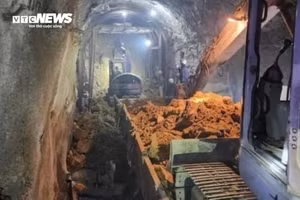 Hầm Đèo Cả tiếp tục sạt lở, các tuyến đường sắt Bắc - Nam chưa thể lưu thông