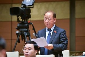 Đại biểu Quốc hội tỉnh Lào Cai phát biểu ý kiến góp ý Dự thảo Luật Đất đai (sửa đổi)