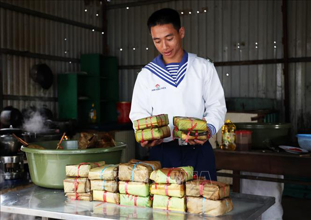 Quân dân ở Trường Sa thi gói bánh chưng đón Tết ảnh 5
