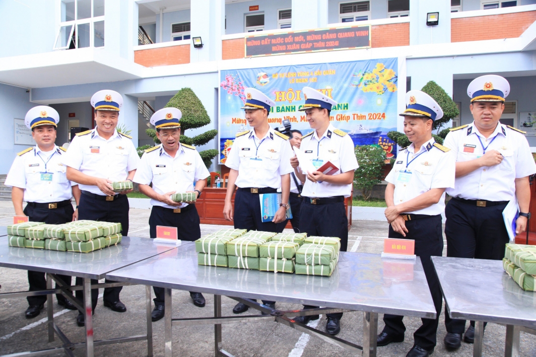 Sôi nổi hoạt động đón Tết ở các đơn vị quân đội, kiểm ngư ảnh 16 Sôi nổi hoạt động đón Tết ở các đơn vị quân đội, kiểm ngư ảnh 16