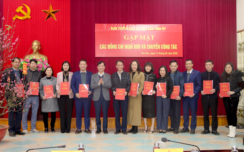 Ban Tuyên giáo và Dân vận Tỉnh ủy Yên Bái gặp mặt các đồng chí nghỉ hưu và chuyển công tác ảnh 2 Ban Tuyên giáo và Dân vận Tỉnh ủy Yên Bái gặp mặt các đồng chí nghỉ hưu và chuyển công tác ảnh 2