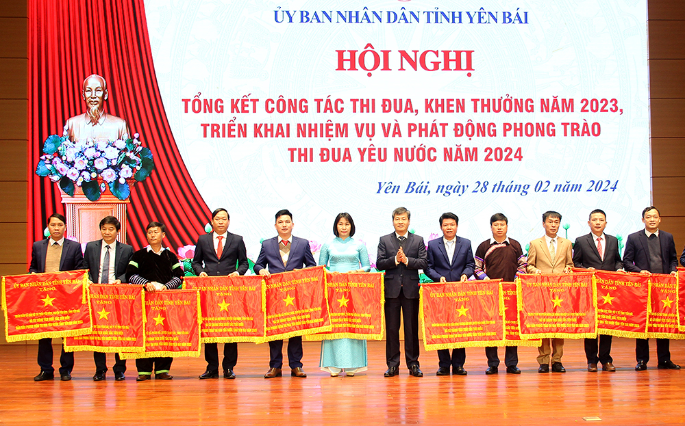 Yên Bái khen thưởng 111 tập thể, cá nhân điển hình tiên tiến trong phong trào thi đua yêu nước năm 2023 ảnh 7 Yên Bái khen thưởng 111 tập thể, cá nhân điển hình tiên tiến trong phong trào thi đua yêu nước năm 2023 ảnh 7