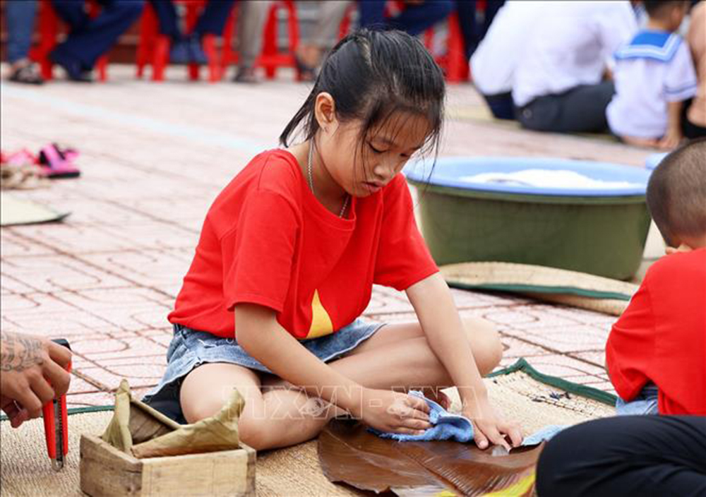 Quân dân ở Trường Sa thi gói bánh chưng đón Tết ảnh 2