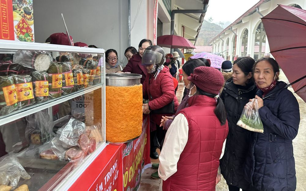 Thành phố Yên Bái Khai trương chợ Trung tâm km4 ảnh 1 Thành phố Yên Bái Khai trương chợ Trung tâm km4 ảnh 1