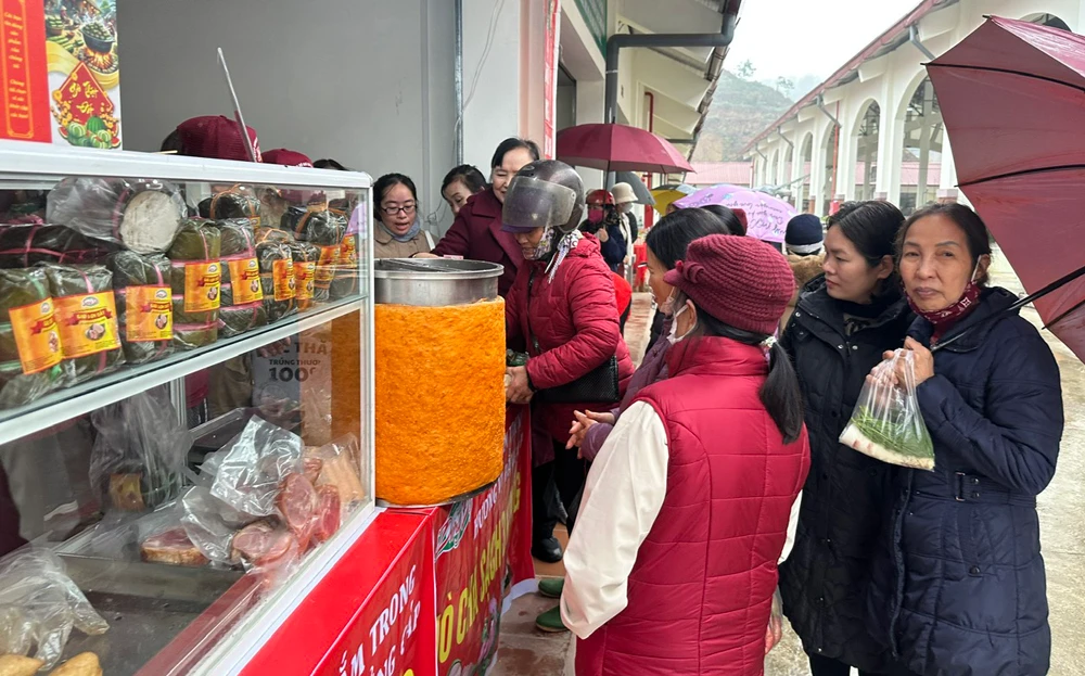 Thành phố Yên Bái Khai trương chợ Trung tâm km4 ảnh 1