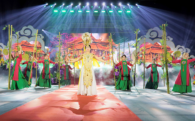 Lễ công bố Quyết định ghi danh Lễ hội Đền Đông Cuông vào Danh mục Di sản Văn hóa phi vật thể quốc gia và Khai mạc Lễ hội Đền Đông Cuông năm 2023 ảnh 17 Lễ công bố Quyết định ghi danh Lễ hội Đền Đông Cuông vào Danh mục Di sản Văn hóa phi vật thể quốc gia và Khai mạc Lễ hội Đền Đông Cuông năm 2023 ảnh 17