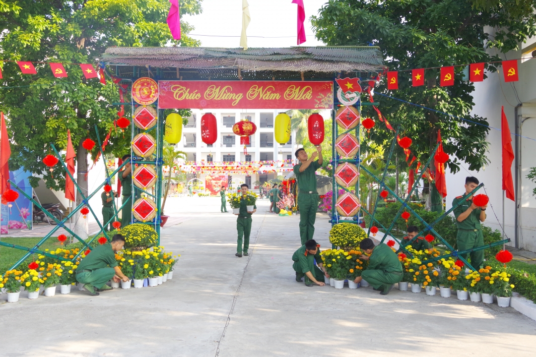 Sôi nổi hoạt động đón Tết ở các đơn vị quân đội, kiểm ngư ảnh 2 Sôi nổi hoạt động đón Tết ở các đơn vị quân đội, kiểm ngư ảnh 2