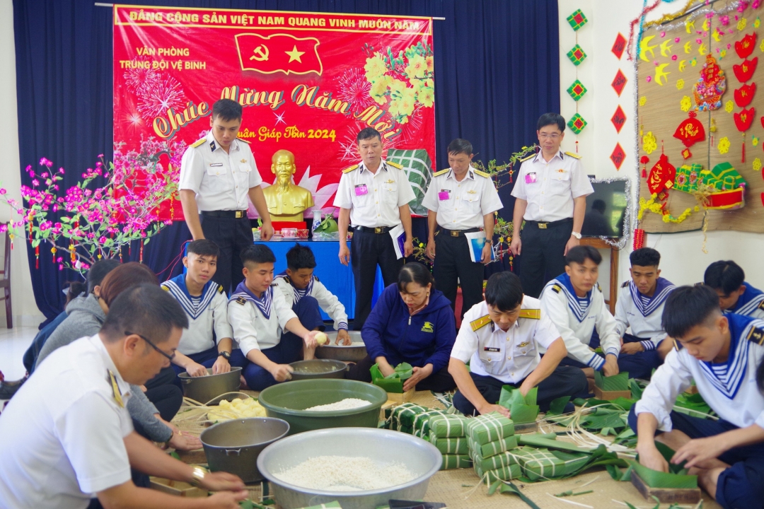 Sôi nổi hoạt động đón Tết ở các đơn vị quân đội, kiểm ngư ảnh 1 Sôi nổi hoạt động đón Tết ở các đơn vị quân đội, kiểm ngư ảnh 1
