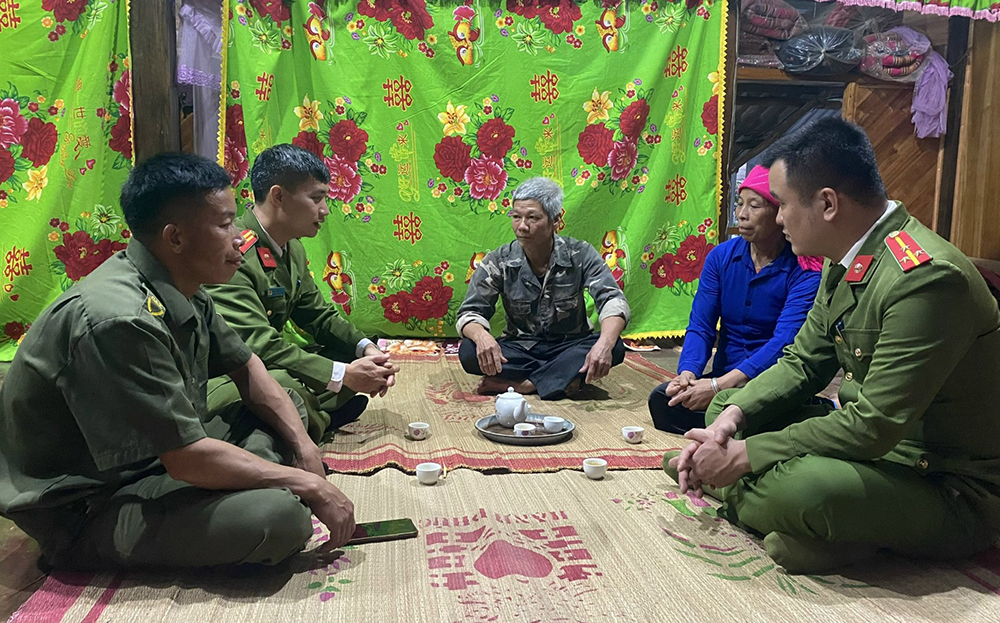 "Thức cho dân ngủ, gác cho dân vui chơi” ảnh 1 "Thức cho dân ngủ, gác cho dân vui chơi” ảnh 1