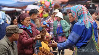 [Ảnh] Chợ phiên Cốc Ly nhộn nhịp ngày áp Tết