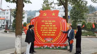 Bát Xát rực rỡ sắc cờ hoa chào mừng Đại hội đại biểu toàn quốc lần thứ XIV của Đảng