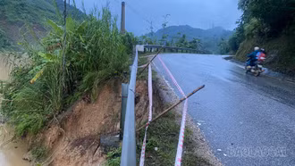 Quốc lộ 70 đoạn qua xã Phúc Khánh, Bảo Yên xuất hiện nhiều điểm sạt lở nguy hiểm
