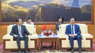 Bí thư Tỉnh ủy Trịnh Việt Hùng tiếp và làm việc với Đoàn công tác Đại sứ quán Trung Quốc tại Việt Nam