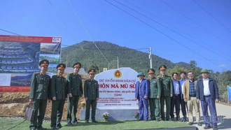 Bàn giao 60 căn nhà tái định cư cho người dân vùng lũ Dền Sáng