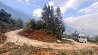 Đầu tư cải tạo, nâng cấp đường vào xã A Lù cũ