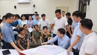 [Ảnh] Cuộc họp trong đêm và lời hứa giúp người dân có cuộc sống tốt hơn