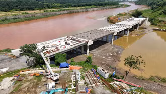 Trên công trường cầu Ngòi Phát