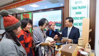 Phát triển du lịch nông thôn và sản phẩm quà tặng du lịch tại vùng đồng bào dân tộc thiểu số