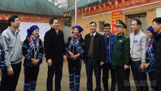 Trưởng Ban Tuyên giáo và Dân vận Tỉnh ủy Dương Đức Huy kiểm tra công tác chuẩn bị bầu cử tại xã Bản Xèo, Mường Hum, Dền Sáng, Y Tý