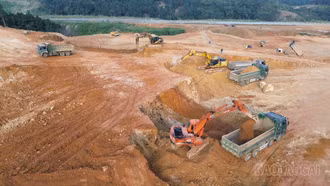 San đồi, bạt núi thi công dự án tái định cư đường sắt Lào Cai - Hà Nội - Hải Phòng