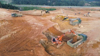 San đồi, bạt núi thi công dự án tái định cư đường sắt Lào Cai - Hà Nội - Hải Phòng