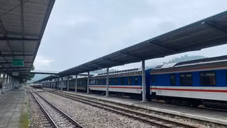 Tàu Lào Cai - Hà Nội tạm dừng do ảnh hưởng của mưa lũ