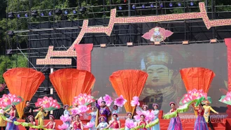 Hàng nghìn người dân và du khách tham dự lễ khai hội Đền Bảo Hà năm 2025
