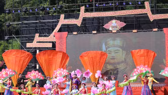 Hàng nghìn người dân và du khách tham dự lễ khai hội Đền Bảo Hà năm 2025