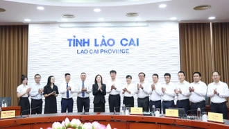 Chủ tịch UBND tỉnh Trần Huy Tuấn làm việc với Viện Nghiên cứu Trang Nghiêm - Xây dựng Cảng Thái (Trung Quốc)