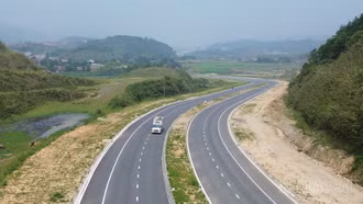 Hoàn thành thảm nhựa mặt đường toàn tuyến Kim Thành - Ngòi Phát