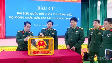 Đoàn công tác của Quân khu 2 kiểm tra công tác chuẩn bị bầu cử tại Sư đoàn 355