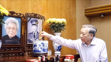 Tổng Bí thư, Chủ tịch nước dâng hương tưởng nhớ các đồng chí lãnh đạo tiền bối