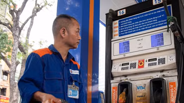 Giá xăng giảm về dưới 23.000 đồng một lít