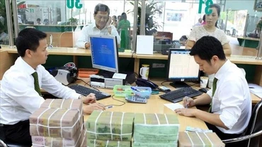 Ngân hàng tăng tốc huy động, lãi suất nâng lên mặt bằng mới