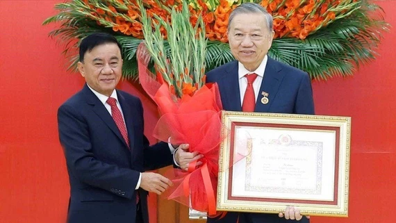 Lễ trao Huy hiệu 45 năm tuổi Đảng tặng Tổng Bí thư Tô Lâm